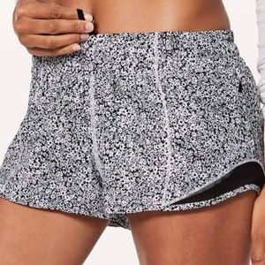 Lululemon Ditsy Daisy Hotty Hot Shorts